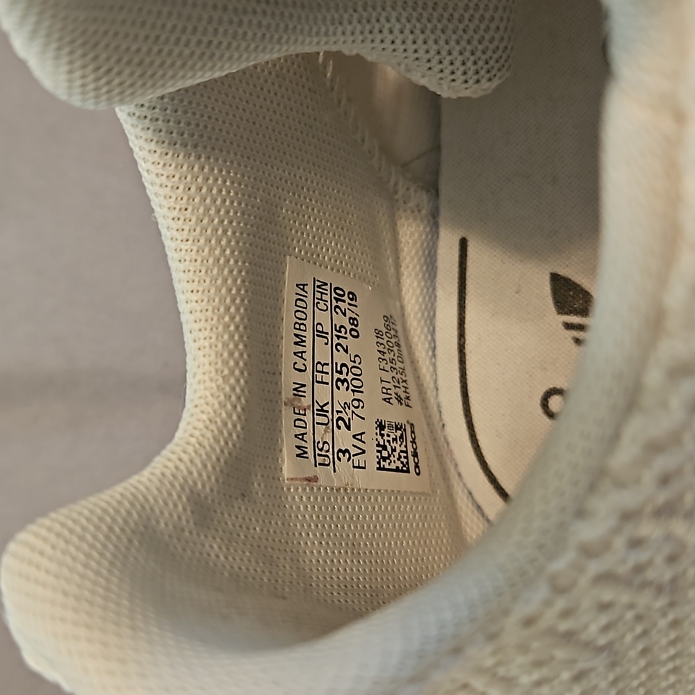 White Adidas - Picture 5 of 6